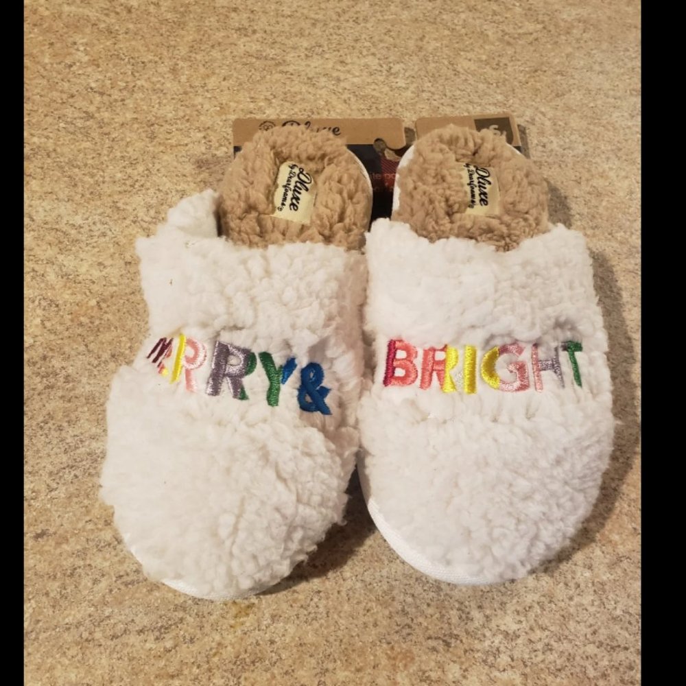 Brand New Ladies House Slippers Size Small 5/6